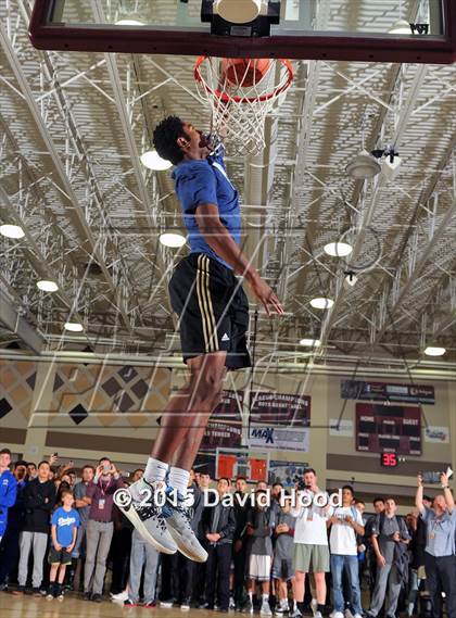 Thumbnail 3 in 2015 MaxPreps Holiday Classic Dunk Contest photogallery.