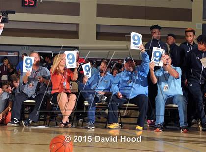 Thumbnail 1 in 2015 MaxPreps Holiday Classic Dunk Contest photogallery.