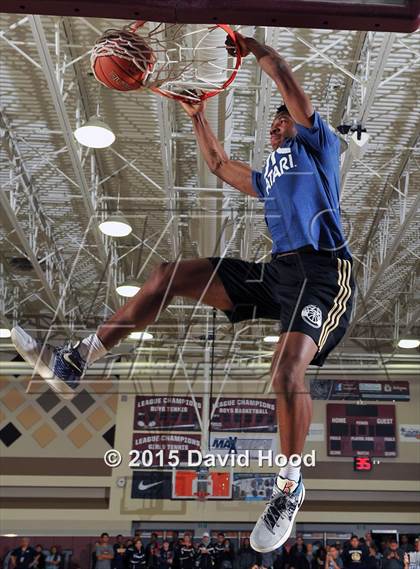 Thumbnail 1 in 2015 MaxPreps Holiday Classic Dunk Contest photogallery.