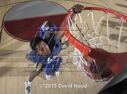 Thumbnail 1 in 2015 MaxPreps Holiday Classic Dunk Contest photogallery.