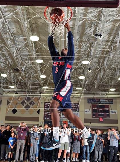 Thumbnail 1 in 2015 MaxPreps Holiday Classic Dunk Contest photogallery.