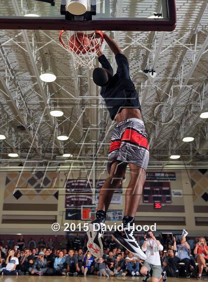 Thumbnail 2 in 2015 MaxPreps Holiday Classic Dunk Contest photogallery.