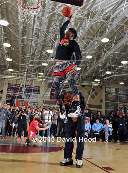 Thumbnail 2 in 2015 MaxPreps Holiday Classic Dunk Contest photogallery.