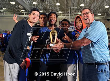 Thumbnail 2 in 2015 MaxPreps Holiday Classic Dunk Contest photogallery.