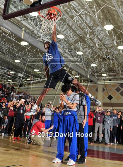 Thumbnail 1 in 2015 MaxPreps Holiday Classic Dunk Contest photogallery.