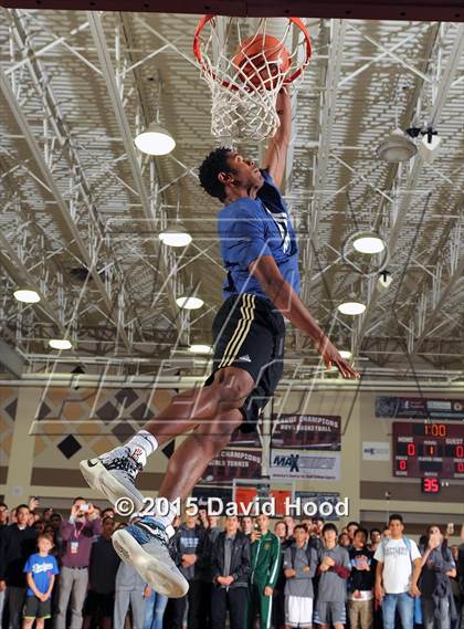 Thumbnail 1 in 2015 MaxPreps Holiday Classic Dunk Contest photogallery.
