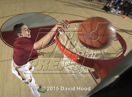 Thumbnail 1 in 2015 MaxPreps Holiday Classic Dunk Contest photogallery.