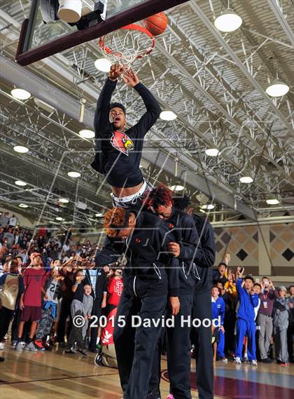 Thumbnail 3 in 2015 MaxPreps Holiday Classic Dunk Contest photogallery.