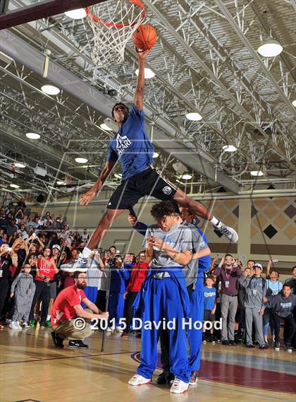 Thumbnail 2 in 2015 MaxPreps Holiday Classic Dunk Contest photogallery.