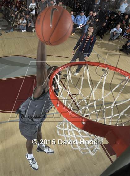 Thumbnail 2 in 2015 MaxPreps Holiday Classic Dunk Contest photogallery.