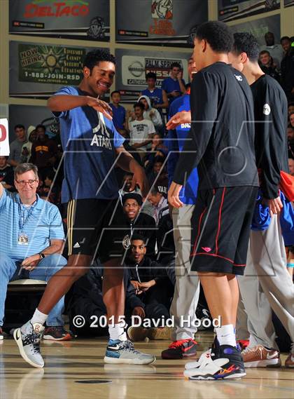 Thumbnail 2 in 2015 MaxPreps Holiday Classic Dunk Contest photogallery.