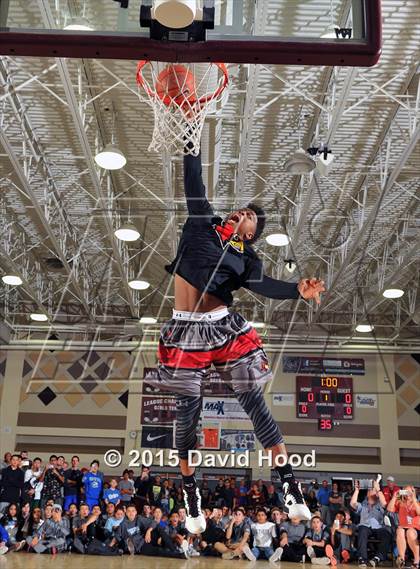 Thumbnail 3 in 2015 MaxPreps Holiday Classic Dunk Contest photogallery.