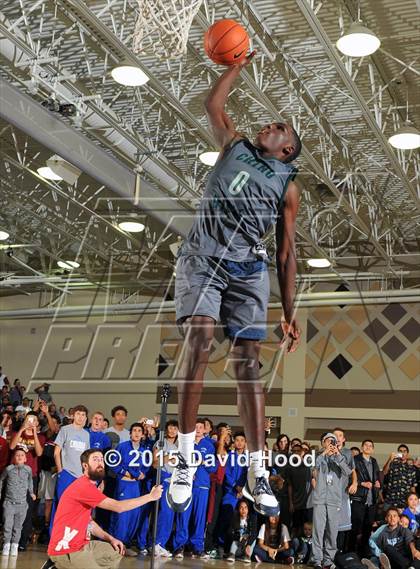 Thumbnail 3 in 2015 MaxPreps Holiday Classic Dunk Contest photogallery.