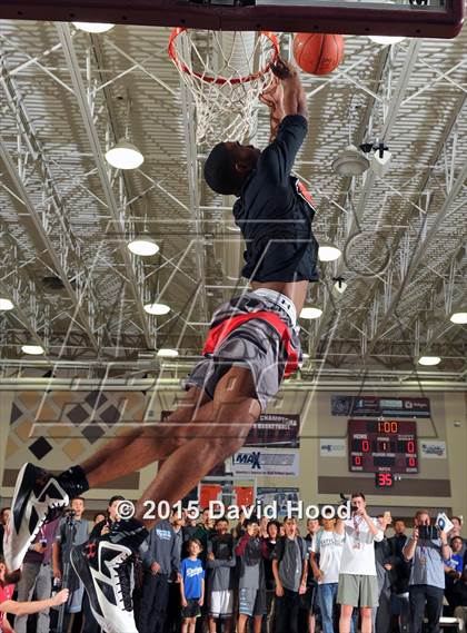 Thumbnail 1 in 2015 MaxPreps Holiday Classic Dunk Contest photogallery.