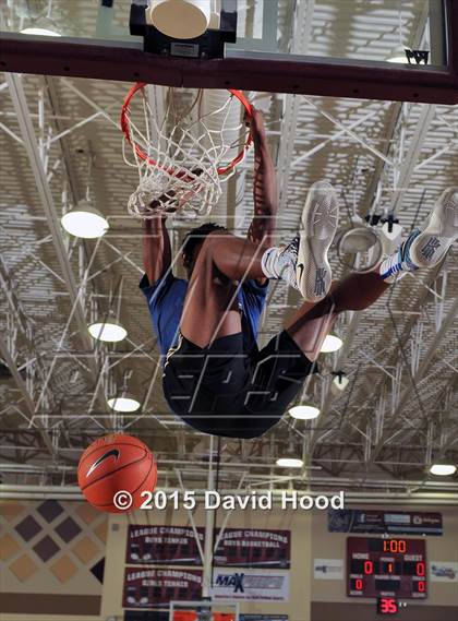 Thumbnail 2 in 2015 MaxPreps Holiday Classic Dunk Contest photogallery.