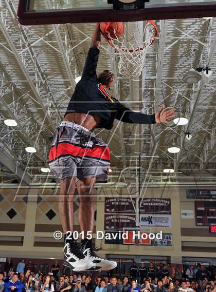 Thumbnail 1 in 2015 MaxPreps Holiday Classic Dunk Contest photogallery.