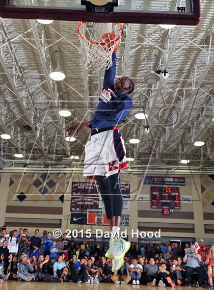 Thumbnail 1 in 2015 MaxPreps Holiday Classic Dunk Contest photogallery.