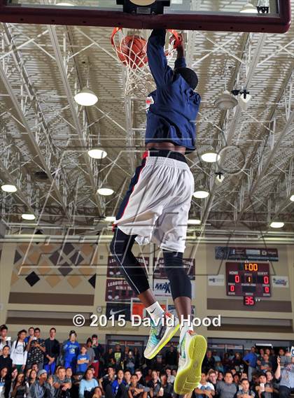Thumbnail 3 in 2015 MaxPreps Holiday Classic Dunk Contest photogallery.