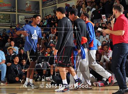 Thumbnail 1 in 2015 MaxPreps Holiday Classic Dunk Contest photogallery.