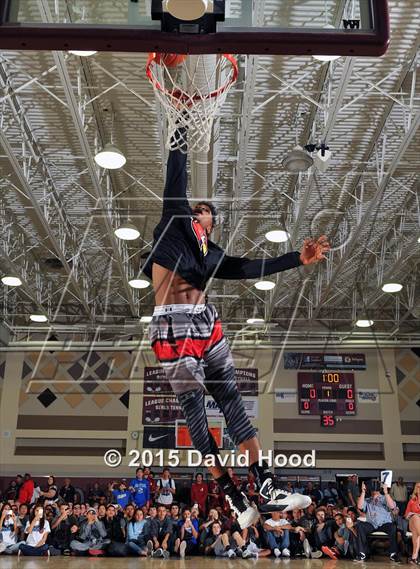 Thumbnail 2 in 2015 MaxPreps Holiday Classic Dunk Contest photogallery.
