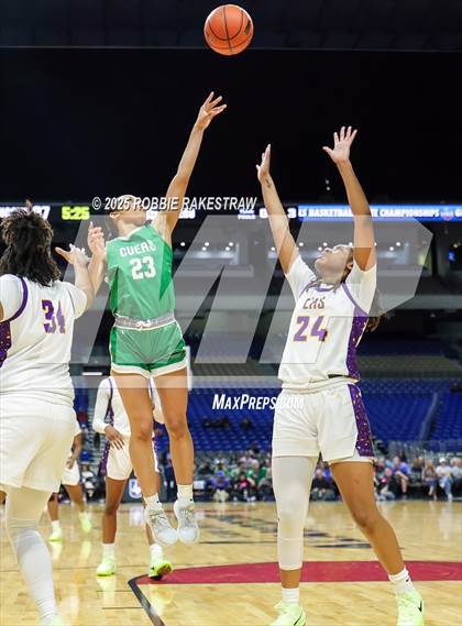 Thumbnail 3 in Cuero vs. Lincoln (UIL 4A Basketball Division II Final) photogallery.