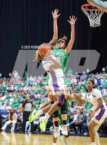 Thumbnail 1 in Cuero vs. Lincoln (UIL 4A Basketball Division II Final) photogallery.