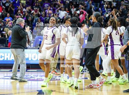 Thumbnail 2 in Cuero vs. Lincoln (UIL 4A Basketball Division II Final) photogallery.