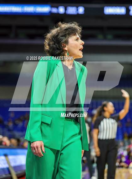 Thumbnail 3 in Cuero vs. Lincoln (UIL 4A Basketball Division II Final) photogallery.