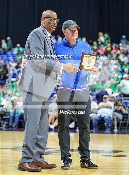 Thumbnail 2 in Cuero vs. Lincoln (UIL 4A Basketball Division II Final) photogallery.