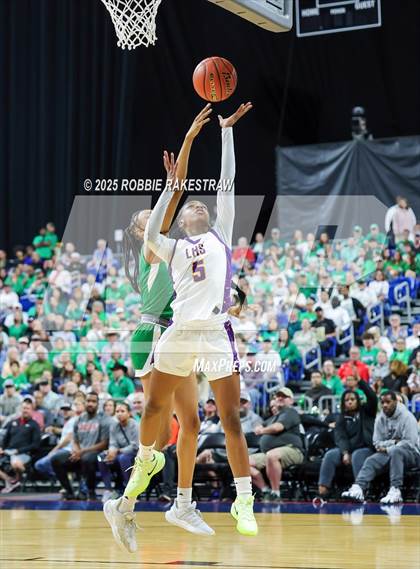 Thumbnail 3 in Cuero vs. Lincoln (UIL 4A Basketball Division II Final) photogallery.