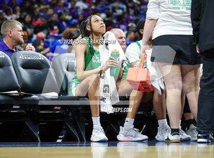 Thumbnail 3 in Cuero vs. Lincoln (UIL 4A Basketball Division II Final) photogallery.