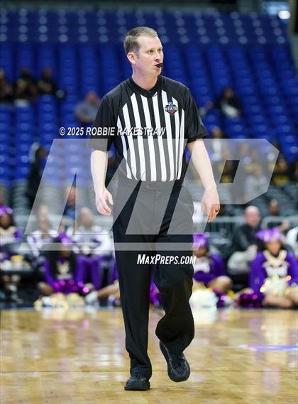 Thumbnail 1 in Cuero vs. Lincoln (UIL 4A Basketball Division II Final) photogallery.