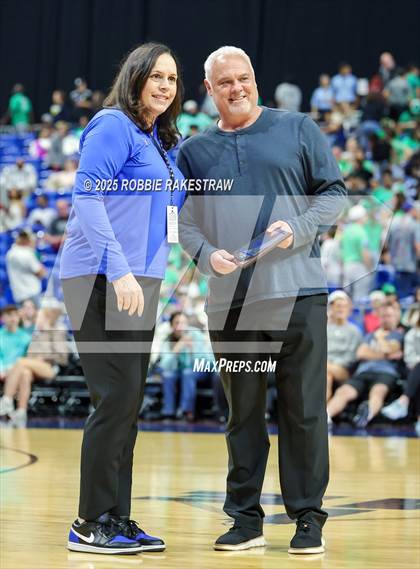Thumbnail 2 in Cuero vs. Lincoln (UIL 4A Basketball Division II Final) photogallery.
