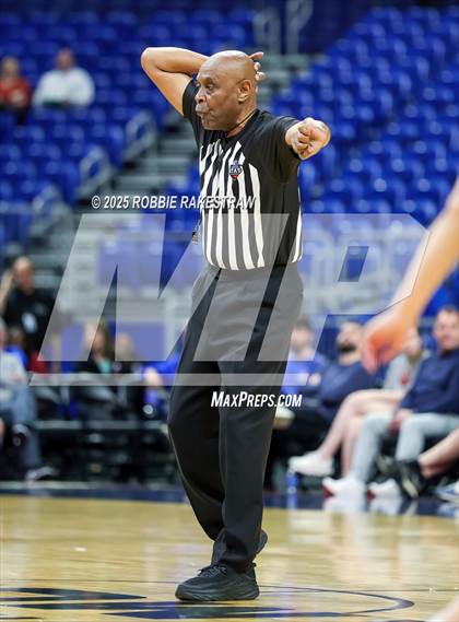 Thumbnail 1 in Cuero vs. Lincoln (UIL 4A Basketball Division II Final) photogallery.