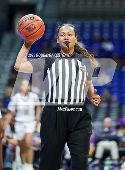 Thumbnail 3 in Cuero vs. Lincoln (UIL 4A Basketball Division II Final) photogallery.