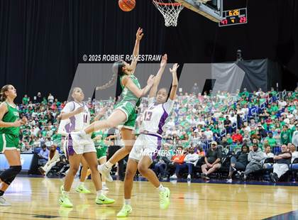 Thumbnail 2 in Cuero vs. Lincoln (UIL 4A Basketball Division II Final) photogallery.