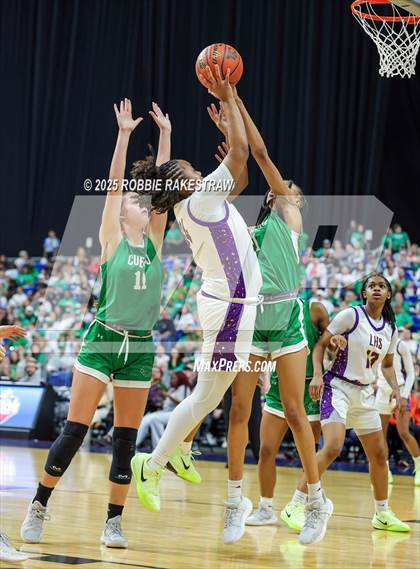 Thumbnail 3 in Cuero vs. Lincoln (UIL 4A Basketball Division II Final) photogallery.