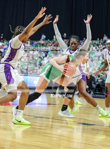 Thumbnail 3 in Cuero vs. Lincoln (UIL 4A Basketball Division II Final) photogallery.