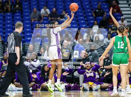 Thumbnail 2 in Cuero vs. Lincoln (UIL 4A Basketball Division II Final) photogallery.