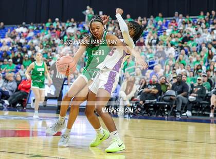 Thumbnail 2 in Cuero vs. Lincoln (UIL 4A Basketball Division II Final) photogallery.