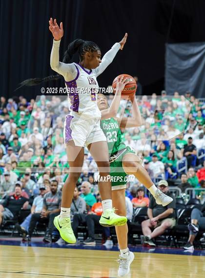 Thumbnail 1 in Cuero vs. Lincoln (UIL 4A Basketball Division II Final) photogallery.