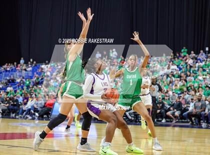 Thumbnail 2 in Cuero vs. Lincoln (UIL 4A Basketball Division II Final) photogallery.