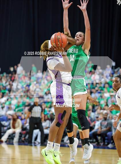 Thumbnail 3 in Cuero vs. Lincoln (UIL 4A Basketball Division II Final) photogallery.