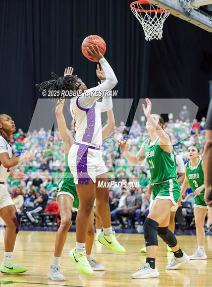Thumbnail 1 in Cuero vs. Lincoln (UIL 4A Basketball Division II Final) photogallery.
