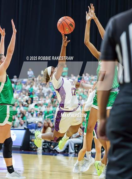 Thumbnail 2 in Cuero vs. Lincoln (UIL 4A Basketball Division II Final) photogallery.