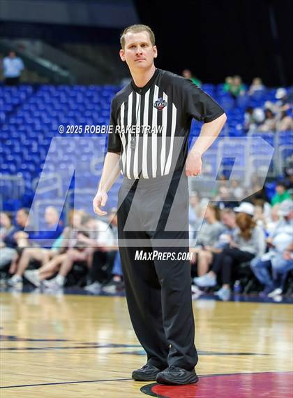 Thumbnail 2 in Cuero vs. Lincoln (UIL 4A Basketball Division II Final) photogallery.