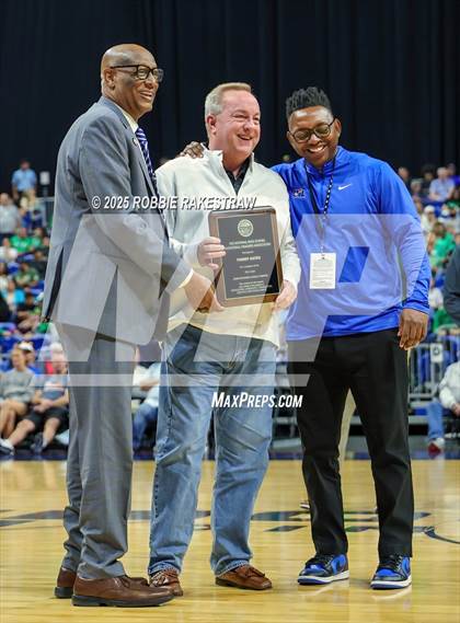 Thumbnail 3 in Cuero vs. Lincoln (UIL 4A Basketball Division II Final) photogallery.