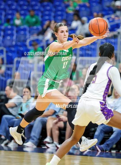 Thumbnail 3 in Cuero vs. Lincoln (UIL 4A Basketball Division II Final) photogallery.