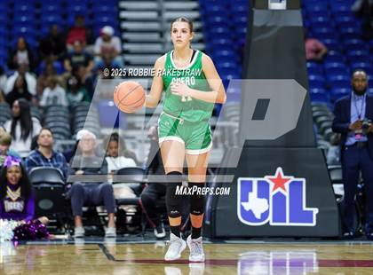 Thumbnail 2 in Cuero vs. Lincoln (UIL 4A Basketball Division II Final) photogallery.