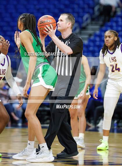 Thumbnail 2 in Cuero vs. Lincoln (UIL 4A Basketball Division II Final) photogallery.